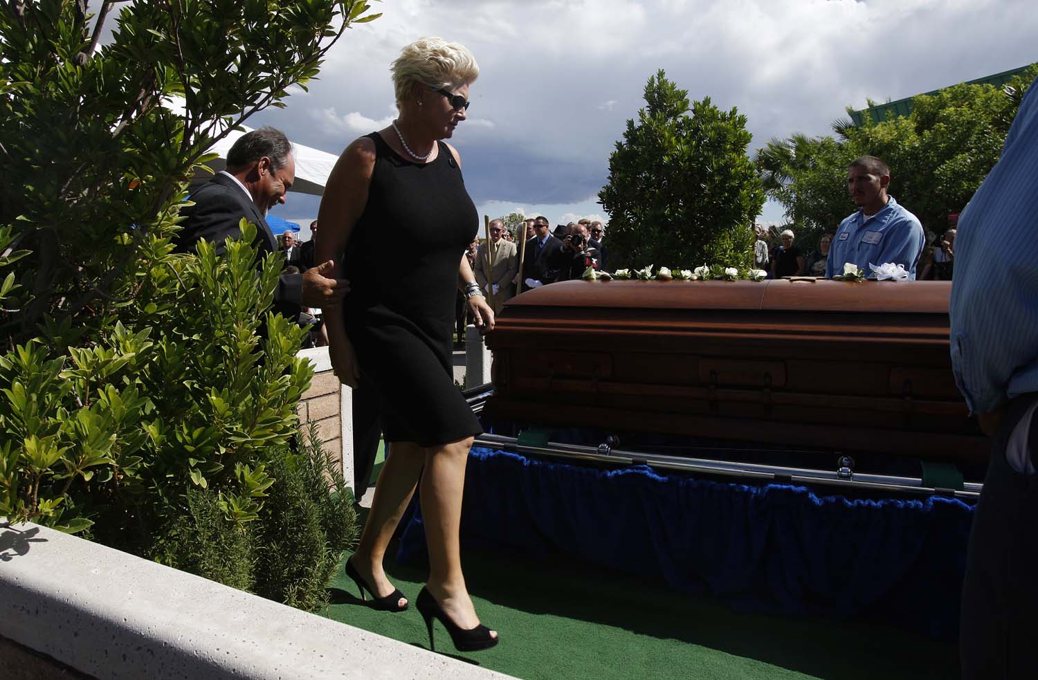Tony Curtis’ funeral Family, friends say farewell Las Vegas Review