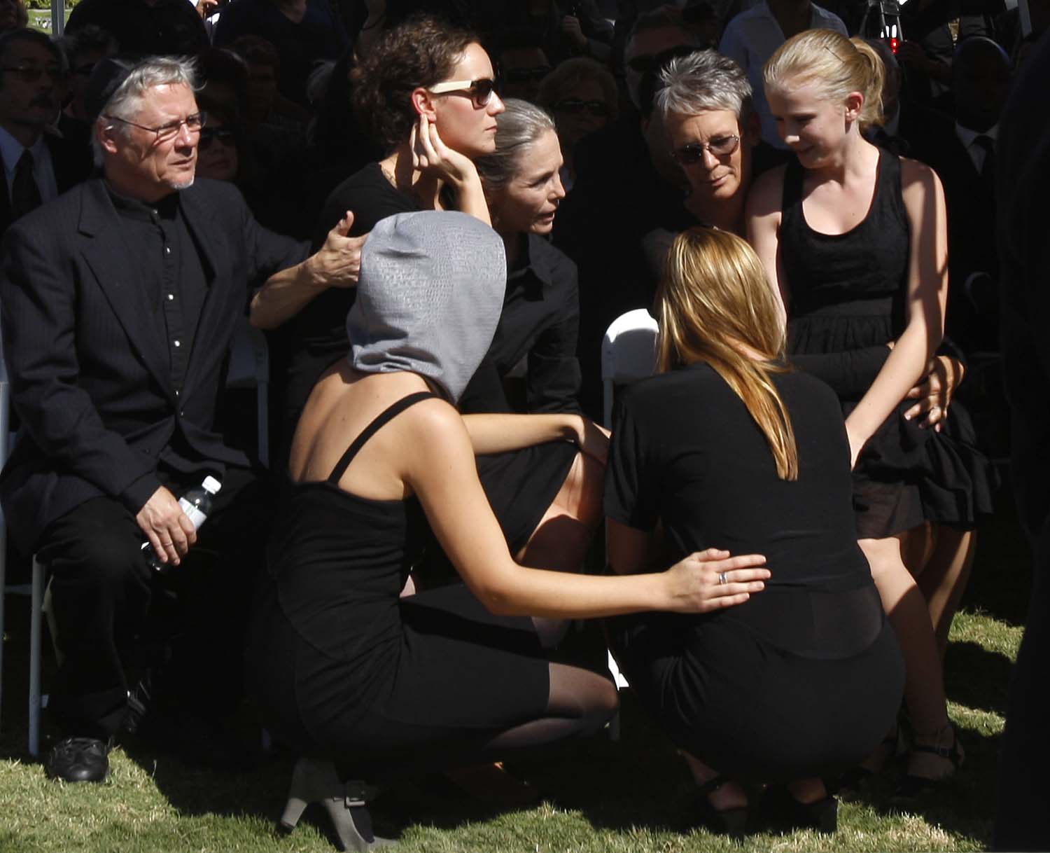 Tony Curtis’ funeral Family, friends say farewell Entertainment