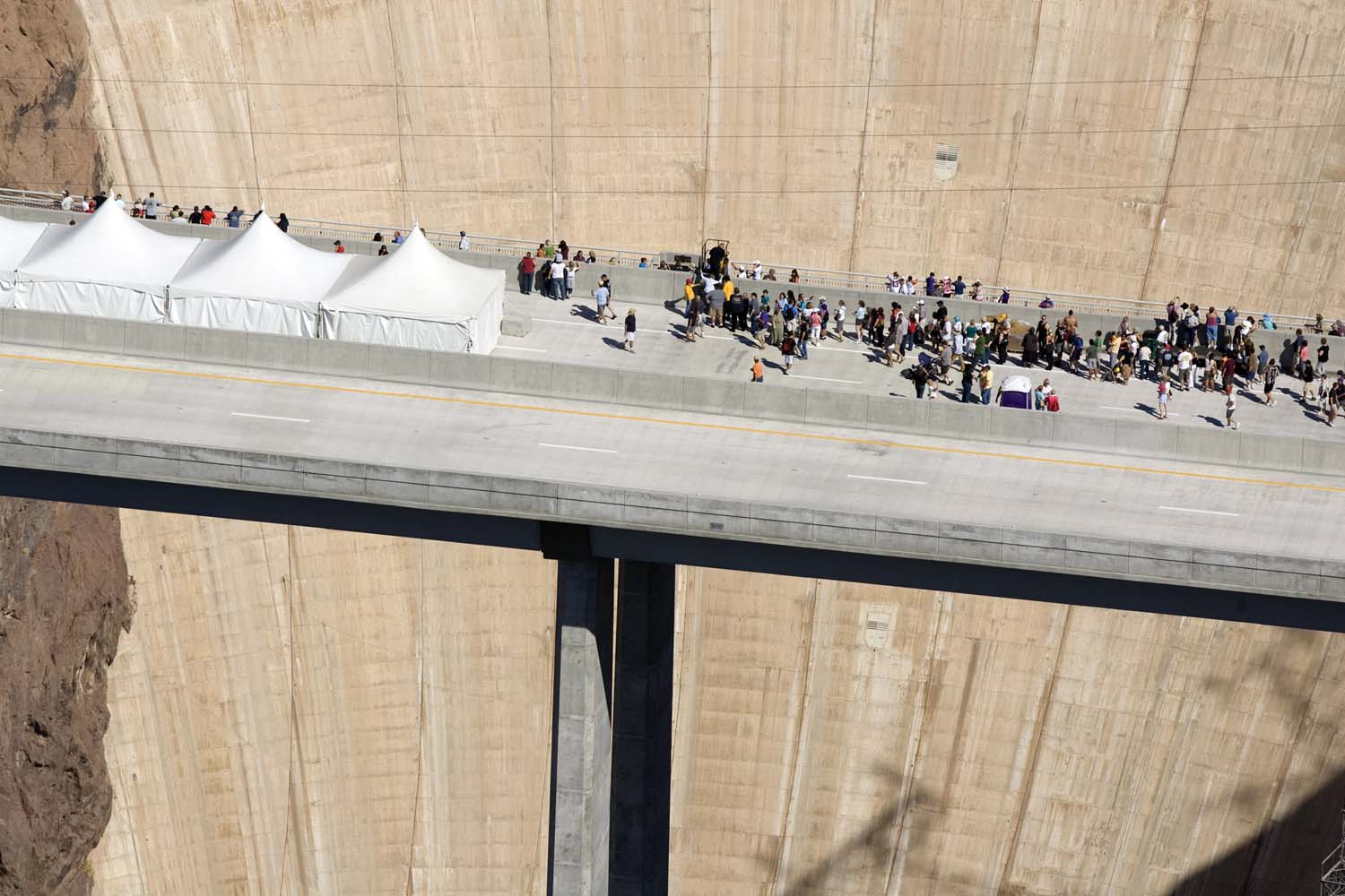 Thousands walk new Hoover Dam Bypass bridge Las Vegas ReviewJournal