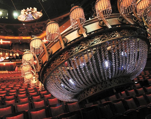 The Las Vegas Spectacular, Where Does The Chandelier Fall In Phantom