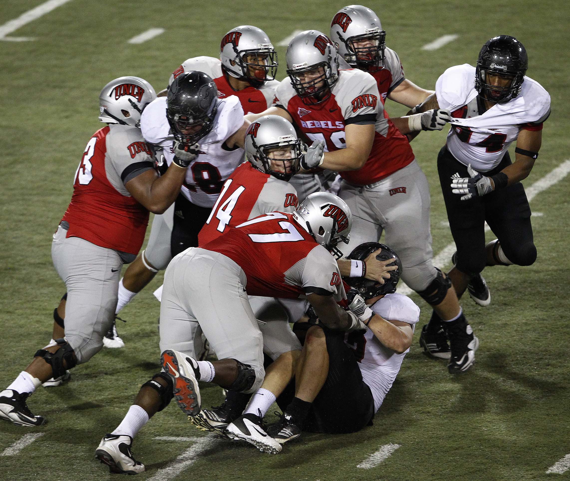 unlv_qb_fumble_092411