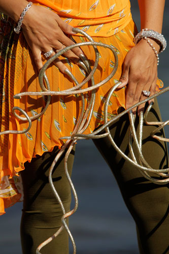 Texas woman with 'longest nails in the world' finally cuts them | KXAN  Austin