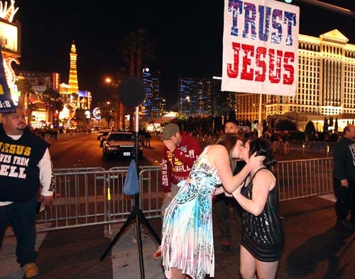 New Year's Eve 2012 at Las Vegas' Fremont Street Experience - Rok