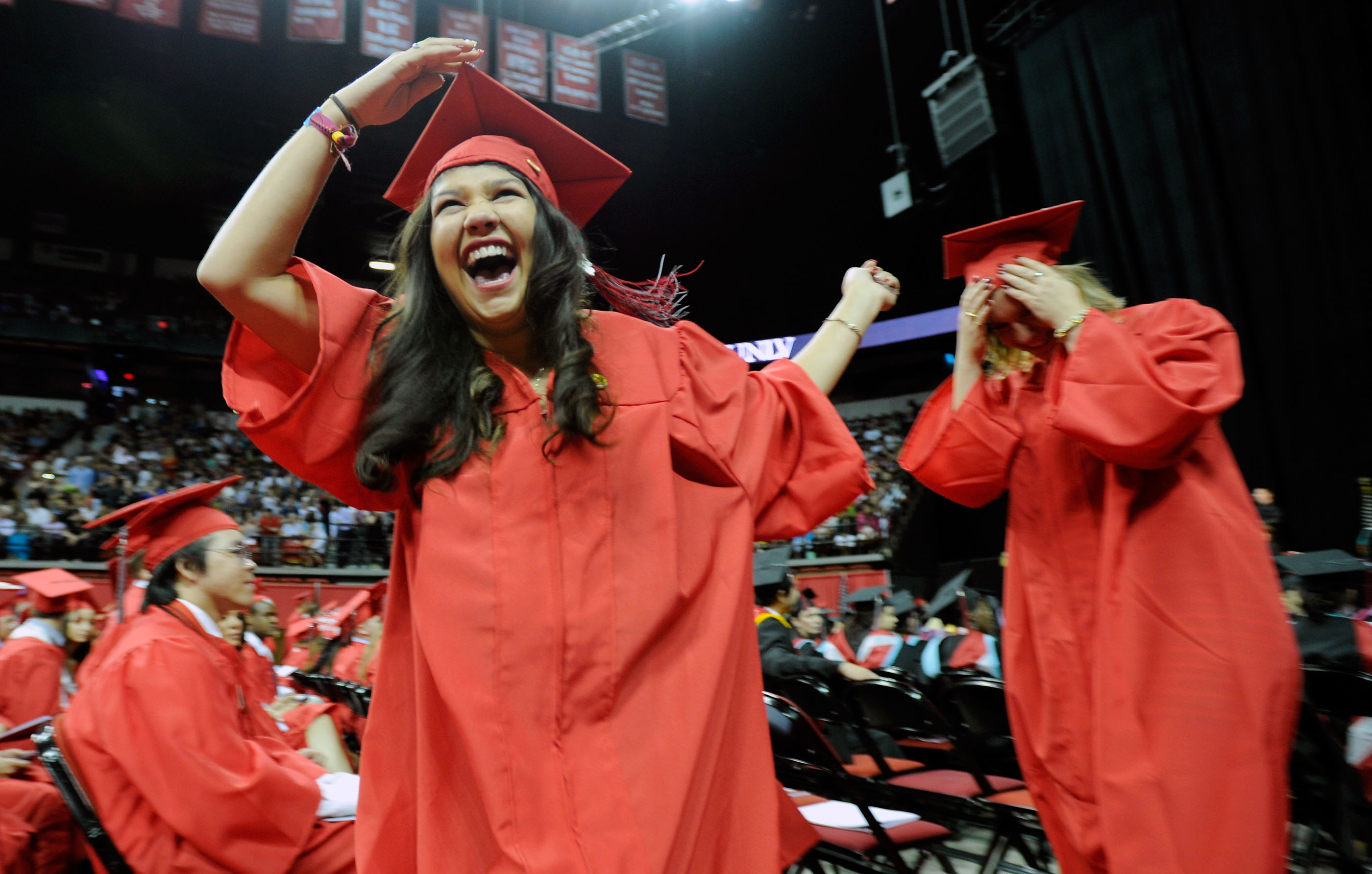 Thousands celebrate at UNLV spring graduation ceremony News