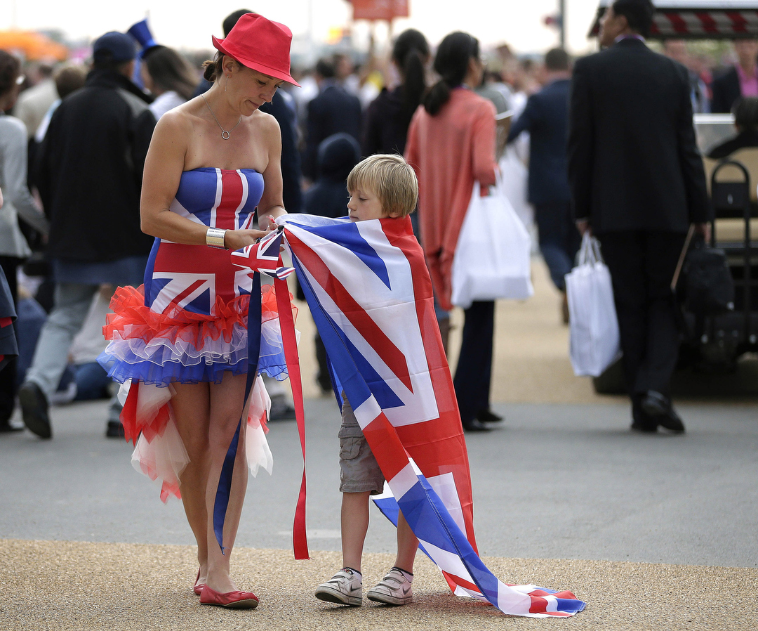 Высокомерный англичанин. Флаг англии. Великобритания сегодня. Флаг англичан. Число британцев.