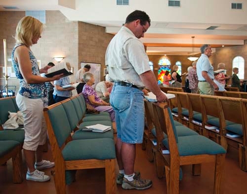 Casual dress finds acceptance at more valley churches | Las Vegas  Review-Journal