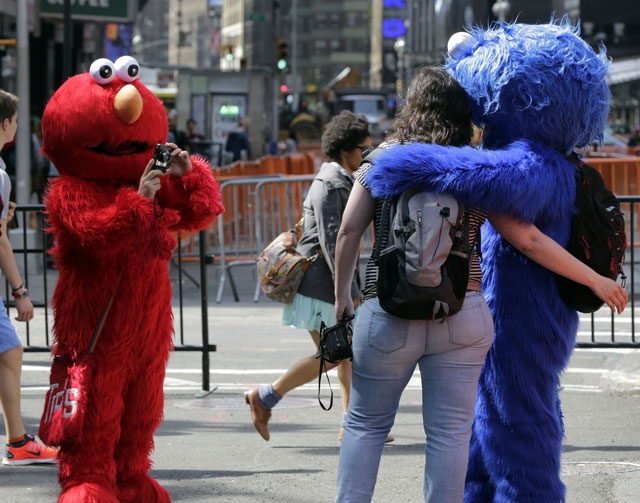 Look: Sports World Reacts To Troubling Mascot Attack News - The