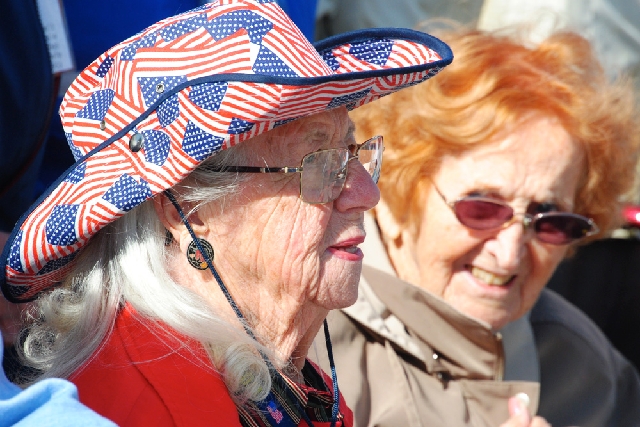 World War II veterans Ruth Taylor of Boulder City, left, and Anna Murphy of Mesquite visit the World War II Memorial in Washington, D.C., on Saturday as part of Honor Flight Nevada-Las Vegas. Tayl ...