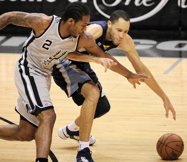 Memphis Grizzlies' Tayshaun Prince, right, and San Antonio Spurs' Kawhi Leonard chase a loose ball during the second half of Game 1 of the Western Conference final NBA basketball playoff series on ...