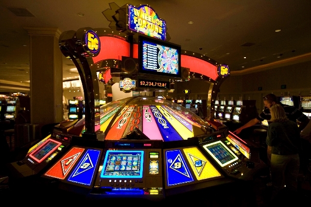 Lucrative payouts lure progressive-slot players | Las Vegas Review-Journal