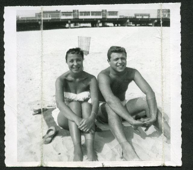 A snapshot taken by Las Vegas resident Cindy Coletti shows a young Eydie Gorme and Steve Lawrence enjoying a day at the beach in Long Beach, N.Y.