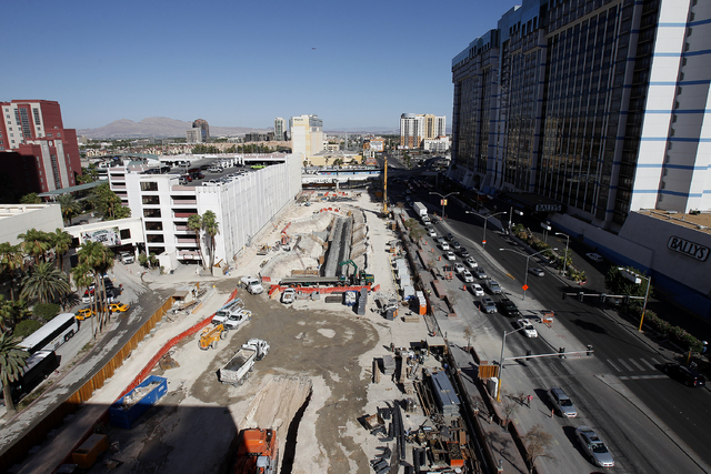 Construction on the Ganesvoort is seen along Flamingo in Las Vegas Thursday, Sept. 19, 2013. (John Locher/Las Vegas Review-Journal)