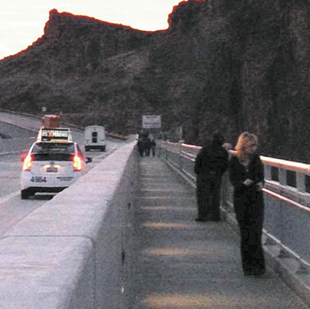 Family of Hoover Dam bridge jumper wants higher guardrail Las Vegas