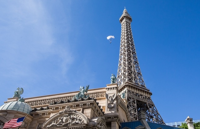 That's Incredible: Watch parachuter jump off of Vegas' Eiffel