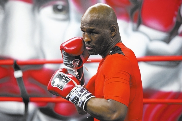 Overlevelse bremse nederdel IBF light heavyweight boxing champion Bernard Hopkins trains during a media  workout Thursday, April 10, 2014, in Philadelphia. Hopkins will attempt to  become the oldest fighter in boxing history t … 