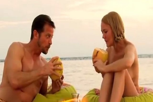Amanda Dating Naked