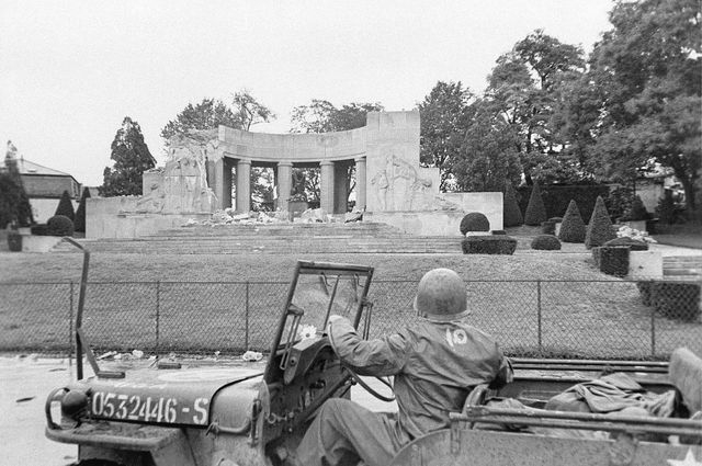 An American soldier pauses in jeep to look at the World War I memorial at Reims, France on Sept. 9, 1944. (AP Photo)