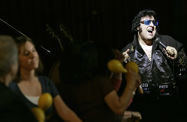 Pete “Big Elvis” Vallee performs in November 2008 inside Bill’s Lounge at the former Bill’s Gamblin’ Hall & Saloon. (View file photo)