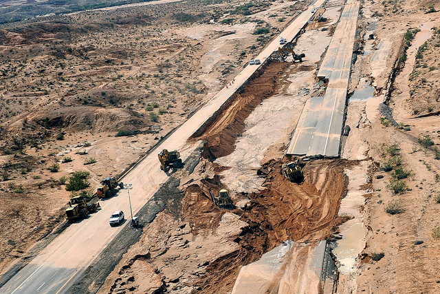 Road crews work to repair Interstate 15 in Moapa on Tuesday, Sept. 9, 2014. (David Becker/Las Vegas Review-Journal)