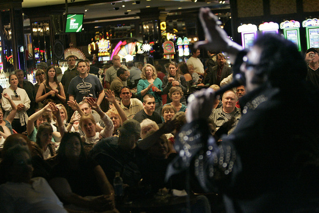 Pete “Big Elvis” Vallee performs in November 2008 inside Bill’s Lounge at Bill’s Gamblin’ Hall & Saloon, 3595 Las Vegas Blvd. South, which is now The Cromwell Las Vegas. (View file photo)