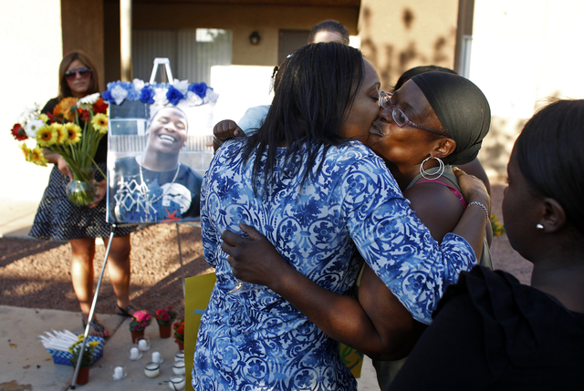 JOHN LOCHER/LAS VEGAS REVIEW-JOURNAL
Kimeryn Williams, left, gets a kiss from Trenia Cole during a vigil for Trevon Cole Friday, June 10, 2011 outside of the apartment where he was killed in Las V ...