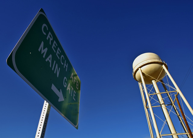 RJ FILE***
JEFF SCHEID/REVIEW-JOURNAL
A sign along U.S. Highway 95 points the way to Creech Air Force Base, near Indian Springs, Nev., on Jan. 9, 2008. Creech AFB is home to the U.S. Air Force's 1 ...
