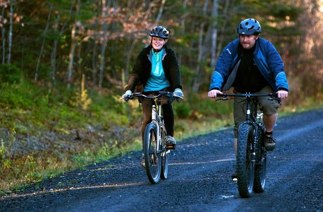 Kaci Hickox and boyfriend Ted Wilbur go for a bike ride in Fort Kent, Maine, on Thursday, Oct. 30, 2014. A Maine judge issued a temporary order on Friday, Oct. 31, enforcing a quarantine after Hic ...