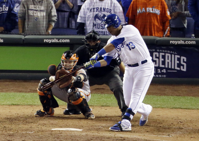 World Series: Giants stop Royals, 7-1, in Game 1
