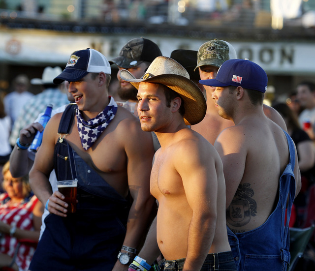 Fans listen to Dustin Lynch perform at the Route 91 Harvest country music festival at the MGM Resorts Village in Las Vegas on Sunday, October 5, 2014. (Justin Yurkanin/Las Vegas Review-Journal)