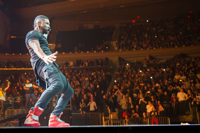 Usher smooth talking Vegas ladies | Las Vegas Review-Journal