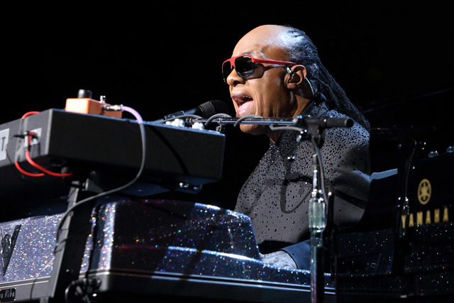 Stevie Wonder Performing At Johnnie Cochran Jr's Funeral Photo Print (30 X  24), Stevie Wonder Instrument