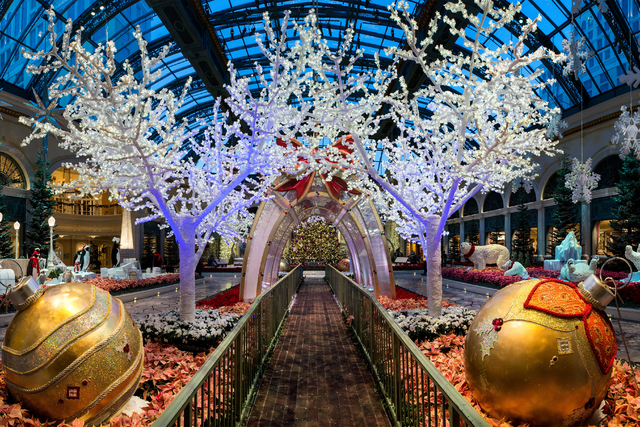 Bellagio Hotel Christmas Decorations 2020 2021 Bowl - Top 10 Candle Holder For Centerpieces of 2021 - HuntingColumn / Dress warm and have a great time.