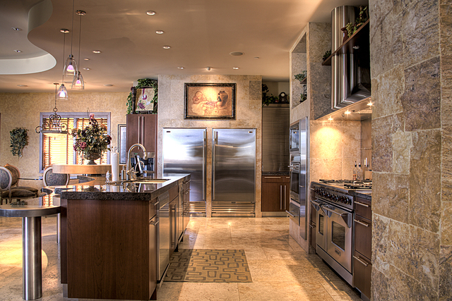 The 4 Greeley Club Trail in Henderson's Anthem Country Club has a kitchen that blends modern and traditional design. (Courtesy photo)