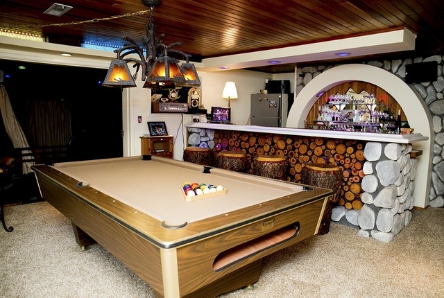 The Tomashowski Mount Charleston 3,500-square-foot A-frame cabin has a pool table room. (Tonya Harvey/Real Estate Millions)