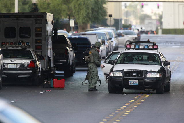 Las Vegas police and SWAT respond to the scene of a possibly armed, suicidal person in a hotel room at the MGM Grand hotel-casino in Las Vegas on Wednesday, Dec. 10, 2014. (Chase Stevens/Las Vegas ...