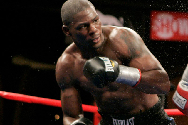 Jermain Taylor of the U.S. is seen in a WBC super middleweight championship bout in Mashantucket, Connecticut April 25, 2009. (REUTERS/Teddy Blackburn)