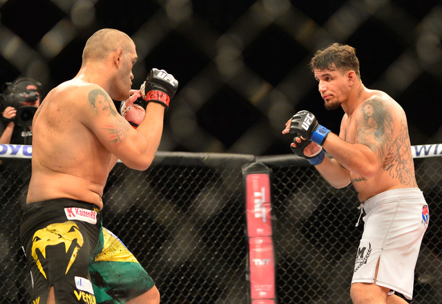 Antonio Silva (red gloves) fights against Frank Mir (blue gloves) during UFC Fight Night at Ginasio do Gigantinho. (Jason da Silva-USA TODAY Sports)