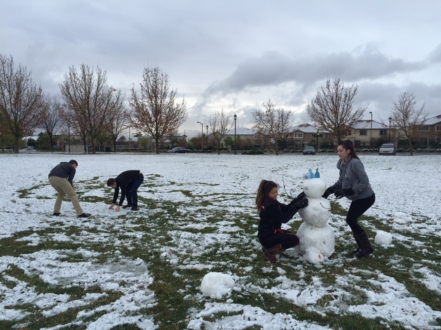 People build a snowman in Gardens Park in Summerlin Monday, Feb. 23, 2015. (Chase Stevens/Las Vegas Review-Journal)