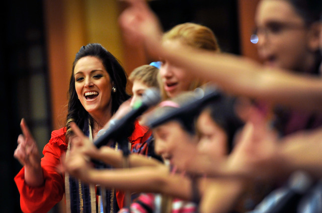 Cantor Jessica Hutchings, left, leads the children's choir during the annual Interfaith Thanksgiving service at Congregation Ner Tamid in Henderson on Sunday, Nov. 23, 2014. (David Becker/Las Vega ...
