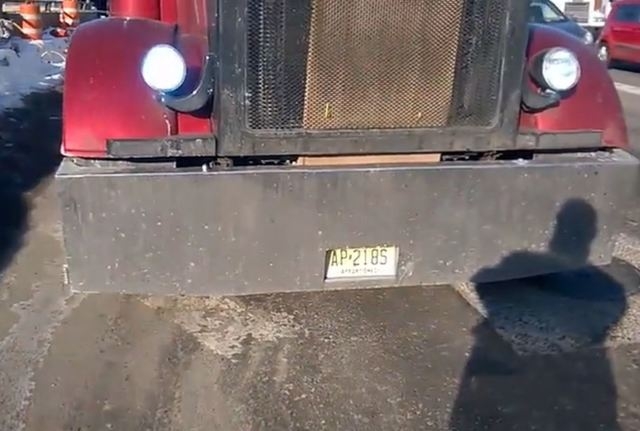 Authorities also found the rear license plate of the red 1997 Peterbilt tractor-trailer was obscured with grease and unreadable. (Screengrab, NJ.com)