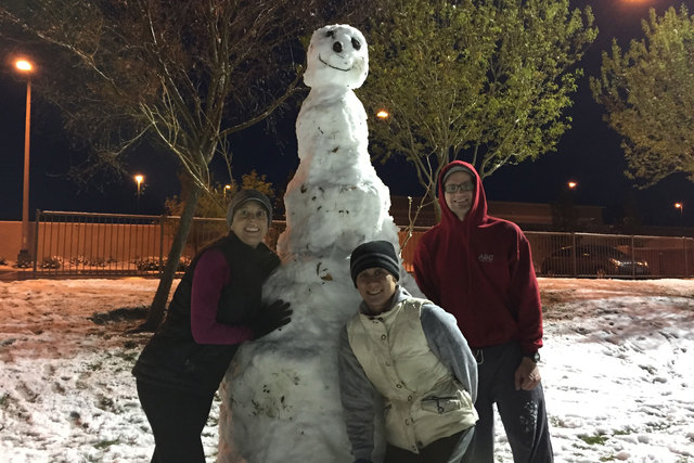 Molly Robinson, left, Catherine Saenz and Will Swope pose with a snowman they made early Monday, Feb. 23, 2015, at Vistas Park in Las Vegas. (Keith Rogers/Las Vegas Review-Journal)