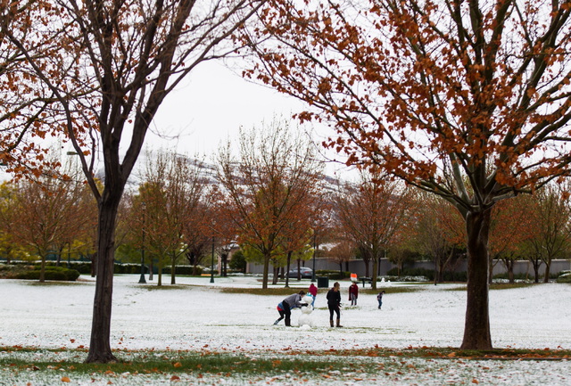 People build a snowman at Gardens Park in the Summerlin area of Las Vegas on Monday, Feb. 23, 2015. Parts of Summerlin were dusted with about one to two inches of snow. (Chase Stevens/Las Vegas Re ...