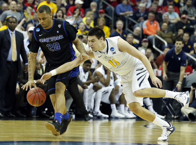 West Virginia holds off Buffalo for 68-62 win, NCAA Tournament, Sports