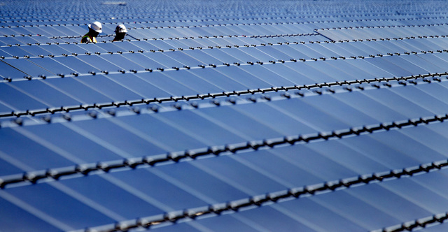 JEFF SCHEID/LAS VEGAS REVIEW-JOURNAL
Two men walk through solar panels at the Silver Star North Solar Project in Ivanpah Valley on Tuesday, Sept. 20, 2011. The 50 megawat photovoltaic facility, bu ...