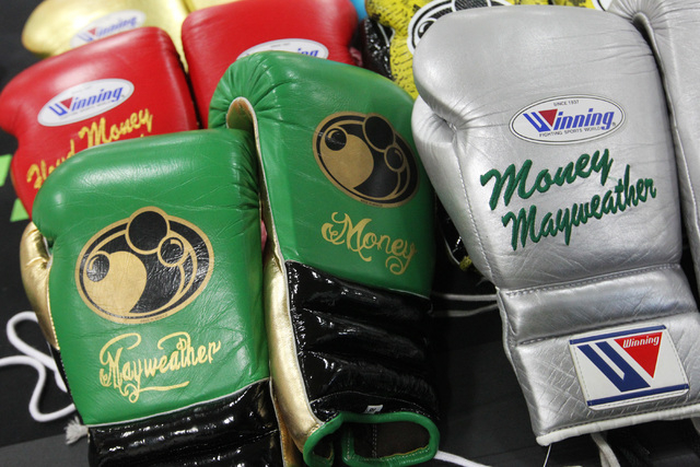 Floyd mayweather winning gloves top