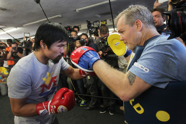 Floyd Mayweather is teaching Justin Bieber to box -- seriously - Los  Angeles Times