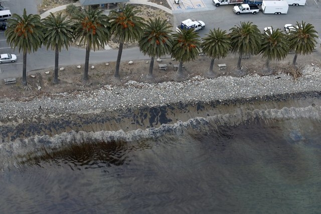 An oil slick is seen along the coast of Refugio State Beach in Goleta, California, May 19, 2015. An oil pipeline that burst along the California coast, fouling a pristine beach and a stretch of oc ...