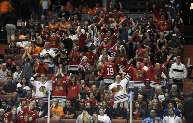 Marian Hossa, center, poses for photos with teammates Duncan Keith, left,  Brent Seabrook, second from left, Niklas Hjalmarsson, third from left,  Patrick Sharp, third from right, Patrick Kane, second from right, and  Jonathan Toews during a Chicago