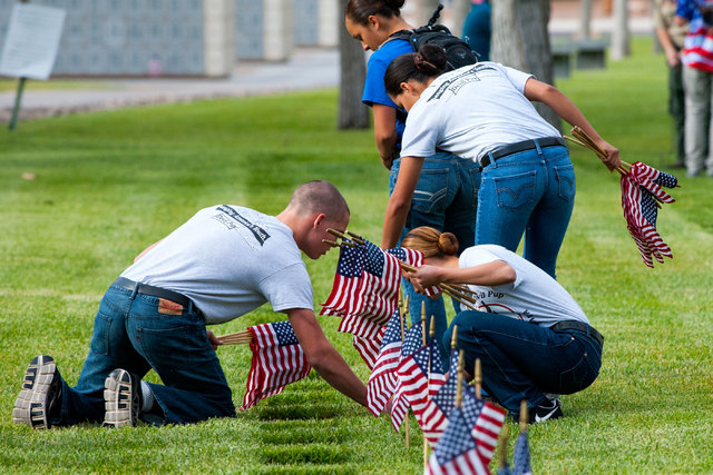 Flags Fly At Veterans Cemetery In Boulder City For Memorial Day Photos Las Vegas Review Journal
