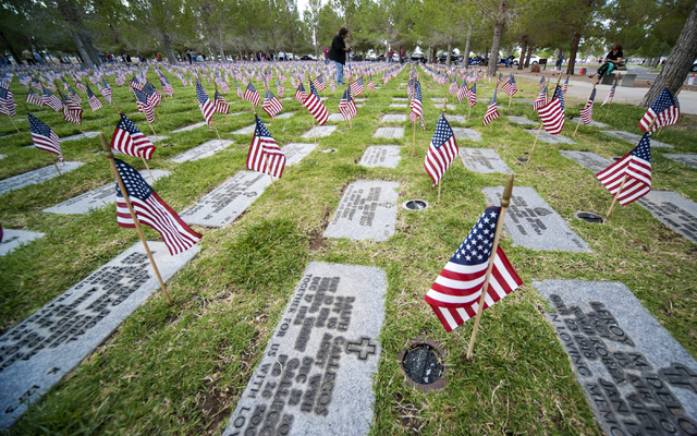 Flags Fly At Veterans Cemetery In Boulder City For Memorial Day Photos Las Vegas Review Journal